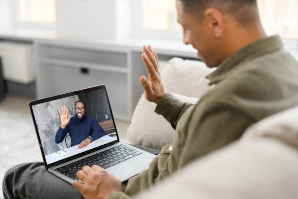 إعادة تأهيل الذات أونلاين: متى تكون خيارًا داعمًا؟