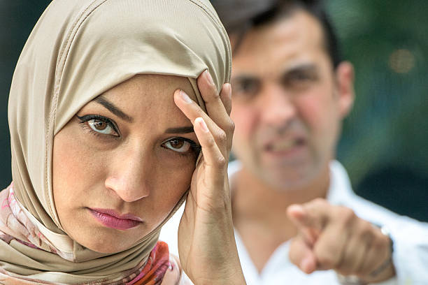 العلاقات المؤذية